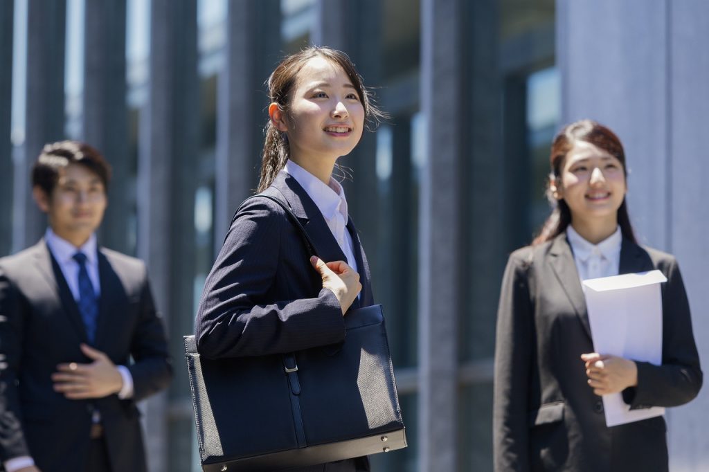 就活で使う封筒の色に悩んでいる方へ 封筒の選び方を解説します オリジナル封筒 紙袋 印刷の知恵袋