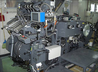型抜き・窓抜き・窓貼り工程（一貫機）